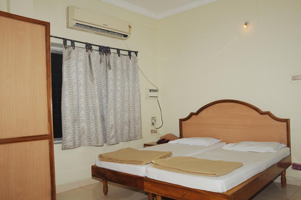 Hotel Agarala Residency Tirupati Szoba fotó