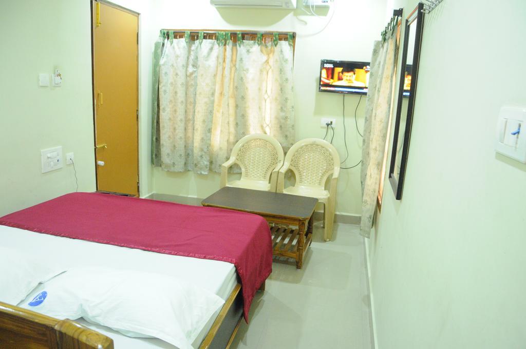 Hotel Agarala Residency Tirupati Szoba fotó